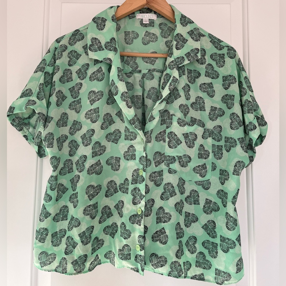 3/$30 ABOUND Cropped Boxy Short Sleeve Collared Shirt in Mint with Hearts 🖤